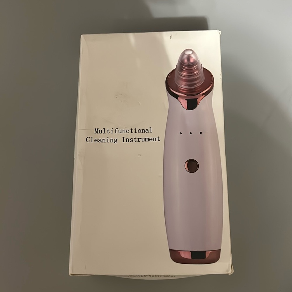 Cleaning tool for blackheads